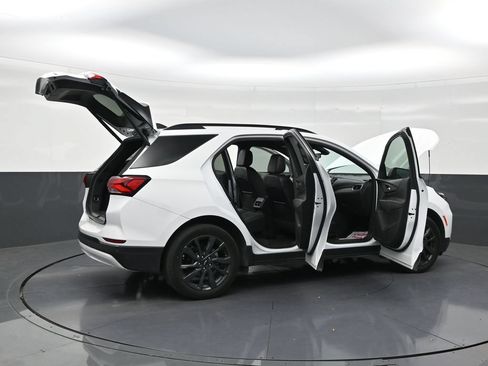 Used 2024 Chevrolet Equinox RS FWD image 28