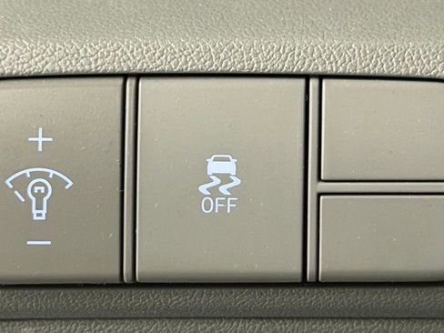 Used 2024 Hyundai Elantra SEL image 15