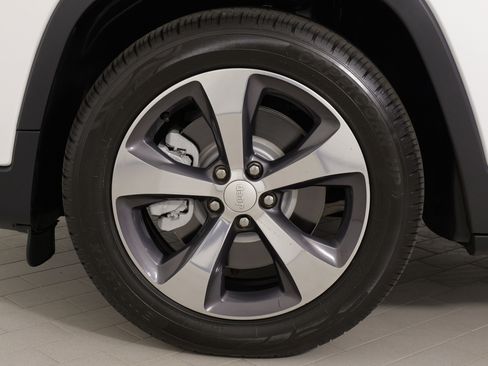 Used 2019 Jeep Cherokee Limited image 51