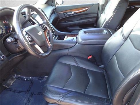 Used 2019 Cadillac Escalade ESV Luxury image 12