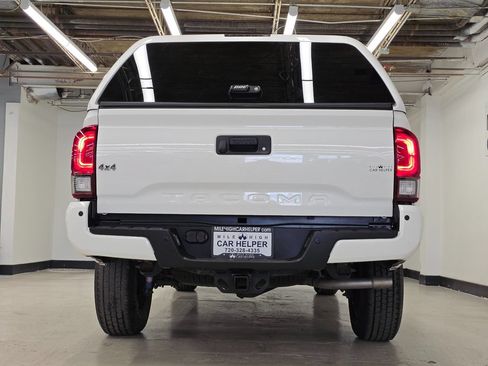 Used 2018 Toyota Tacoma TRD Sport w/ Technology Package AWD/4WD image 9