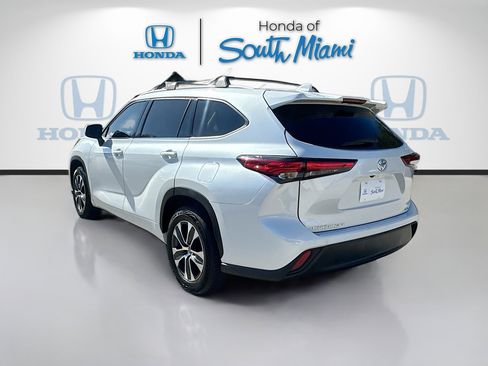 Used 2022 Toyota Highlander XLE image 5