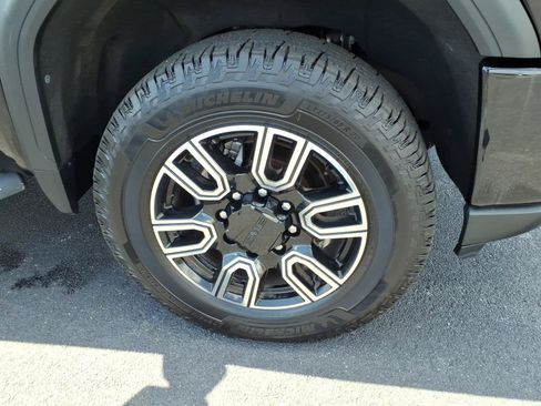 Used 2020 GMC Sierra 3500 AT4 w/ AT4 Premium Package AWD/4WD image 9