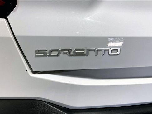 Used 2024 Kia Sorento S image 41