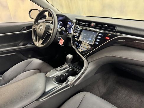 Used 2018 Toyota Camry L image 24