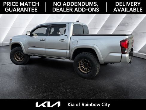 Used 2023 Toyota Tacoma SR5 w/ Technology Package image 7