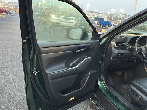 Certified 2023 Toyota Highlander XLE image 14