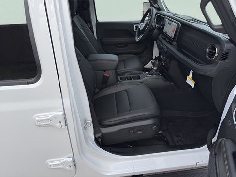 New 2026 Jeep Wrangler Unlimited Sahara AWD/4WD image 39