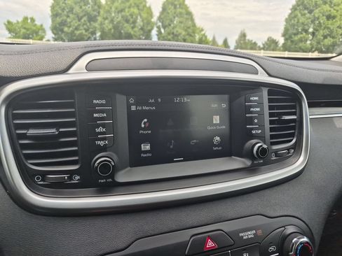 Used 2019 Kia Sorento FWD image 16