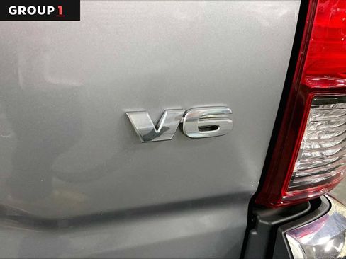 Certified 2021 Toyota Tacoma SR5 AWD/4WD image 10