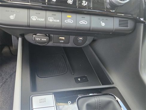New 2025 Hyundai Elantra Limited image 21