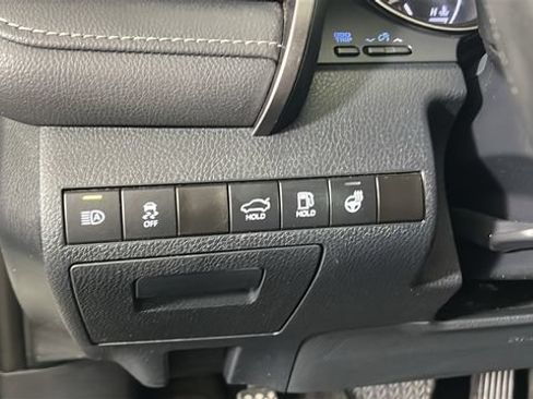 Used 2024 Toyota Camry SE FWD image 19