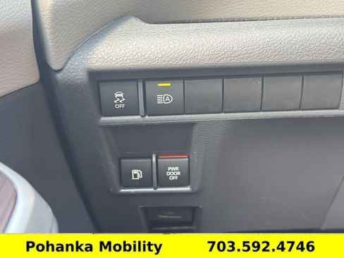 Used 2024 Toyota Sienna XLE FWD image 14