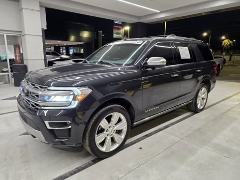 Used 2023 Ford Expedition Platinum image 2