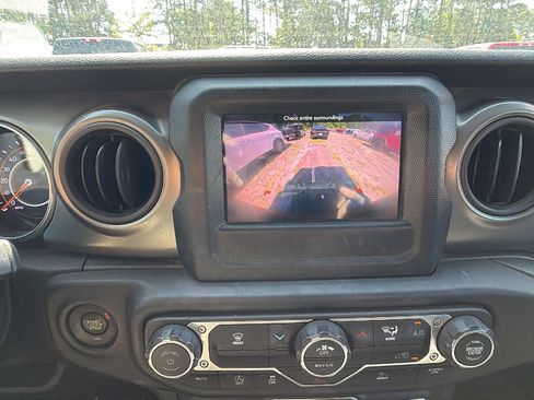 Used 2023 Jeep Wrangler Unlimited Sport AWD/4WD image 33