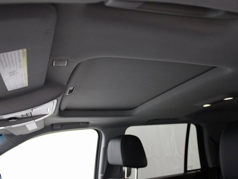 Used 2017 GMC Yukon SLT w/ HD Trailering Package image 10