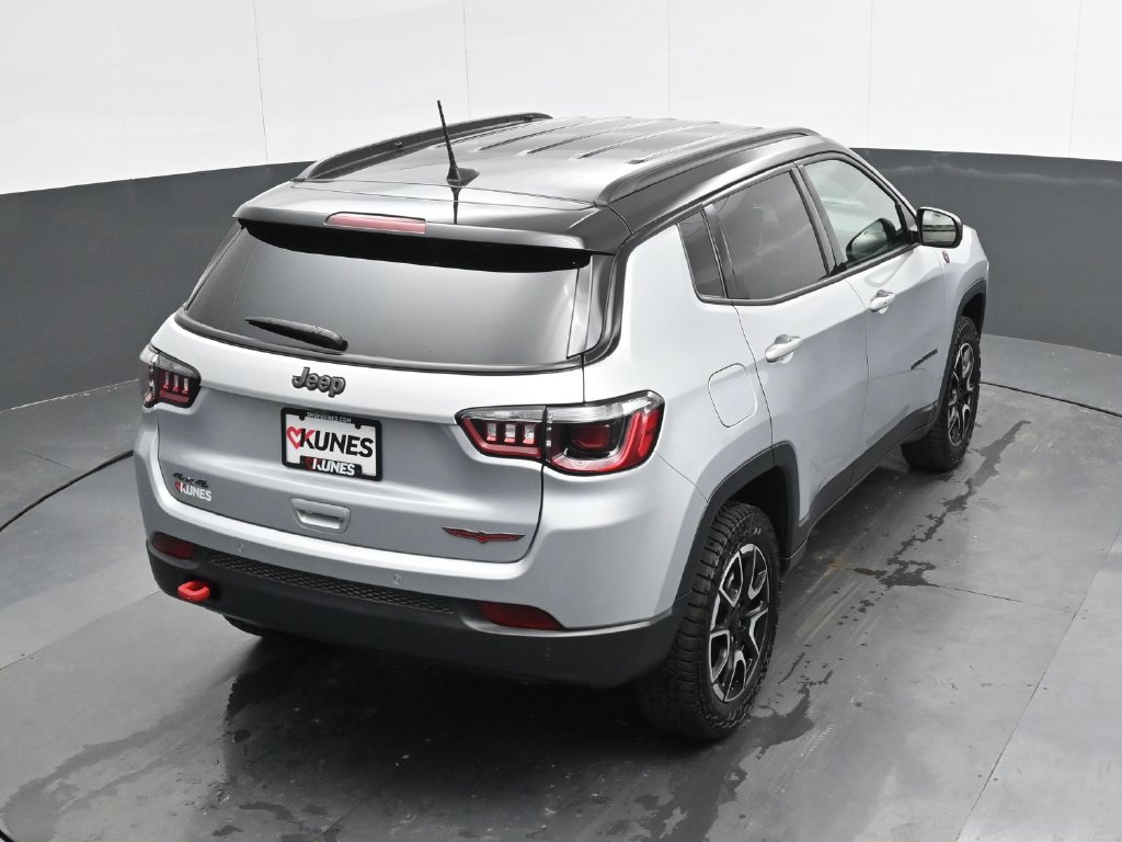 Used 2024 Jeep Compass Trailhawk AWD/4WD image 35
