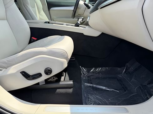 Used 2018 Volvo XC90 T5 Momentum w/ Convenience Package AWD/4WD image 31