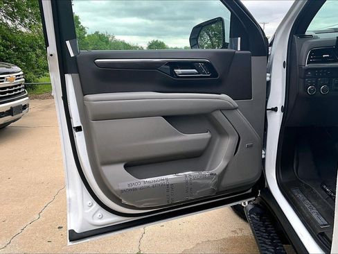 New 2026 Chevrolet Suburban Z71 w/ Z71 Off-Road Package AWD/4WD image 19