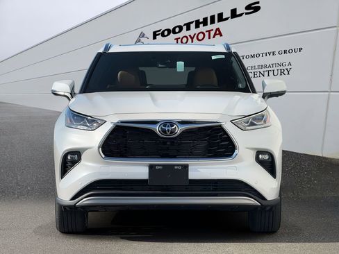 New 2026 Toyota Highlander Platinum AWD/4WD image 2