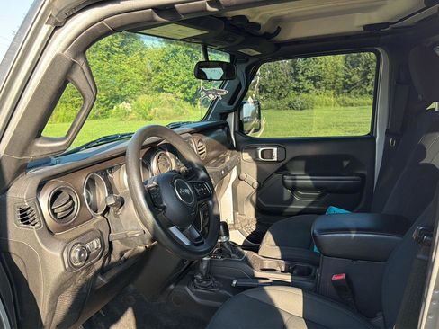 Used 2018 Jeep Wrangler Unlimited Sport AWD/4WD image 7