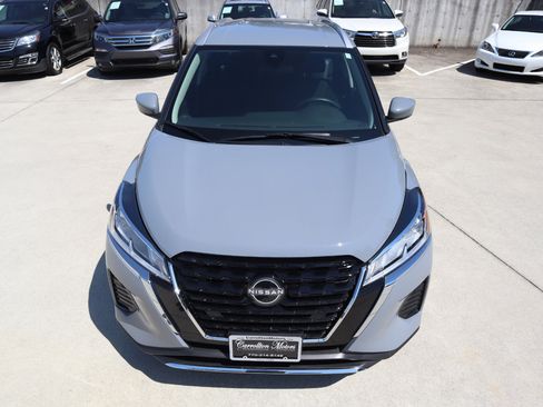 Used 2024 Nissan Kicks SV image 11