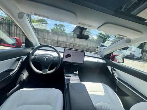 Used 2021 Tesla Model Y Long Range AWD/4WD image 2