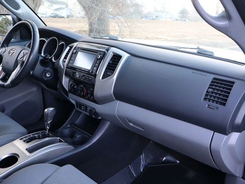 Used 2014 Toyota Tacoma PreRunner image 17