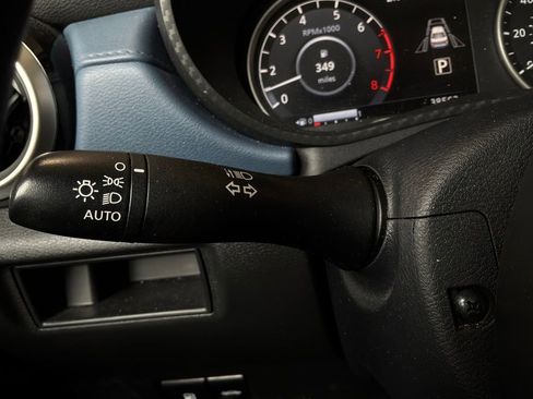 Used 2025 Nissan Versa SV FWD image 31
