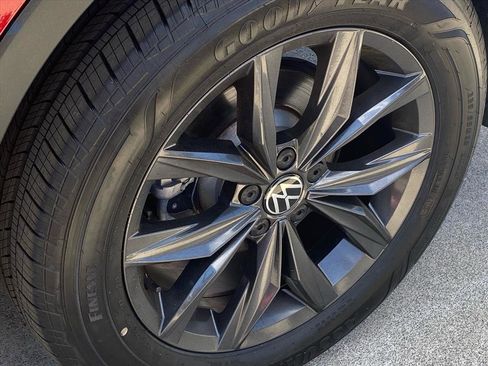 Certified 2023 Volkswagen Tiguan SE w/ Panoramic Sunroof Package image 21