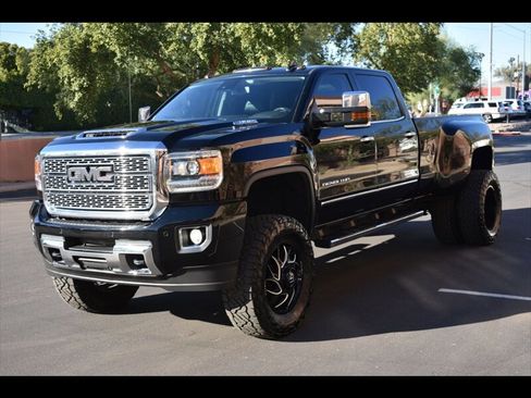 Used 2018 GMC Sierra 3500 Denali image 3