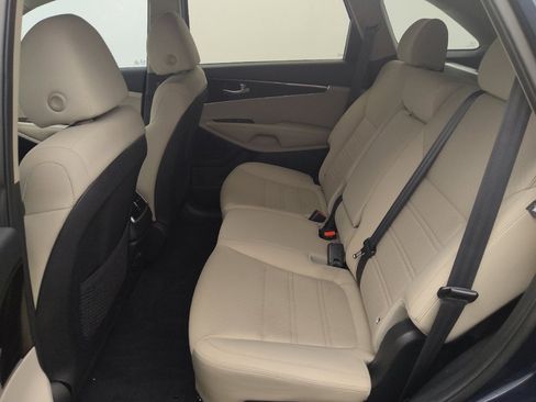 Used 2020 Kia Sorento S FWD image 18