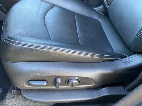 Used 2024 GMC Terrain SLT image 23