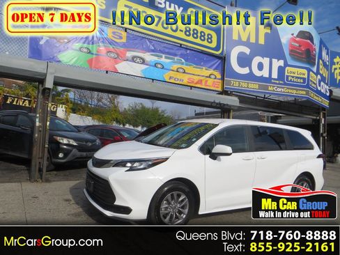 Used 2025 Toyota Sienna LE image 1