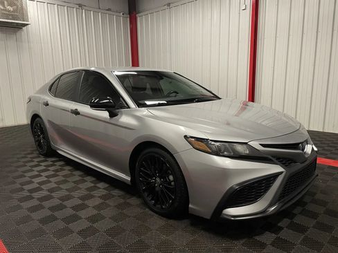 Used 2022 Toyota Camry SE image 5