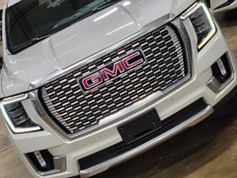 Used 2021 GMC Yukon Denali w/ Denali Ultimate Package AWD/4WD image 19
