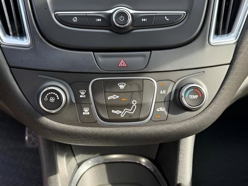 Used 2017 Chevrolet Malibu LT FWD image 23