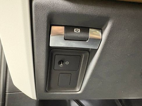 Used 2025 Land Rover Defender 110 S image 14