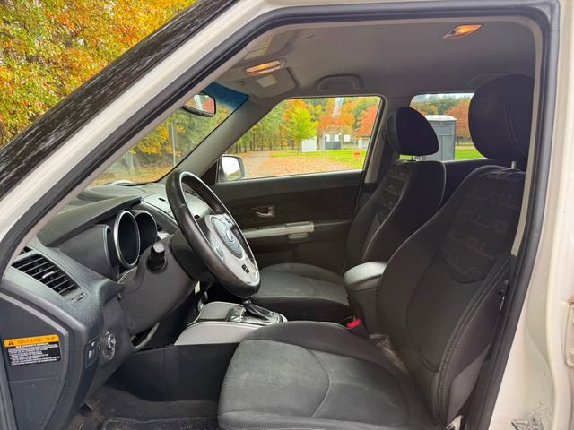 Used 2012 Kia Soul + w/ Audio Pkg FWD image 7