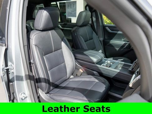 Used 2026 GMC Acadia Elevation w/ Elevation Premium Package AWD/4WD image 9