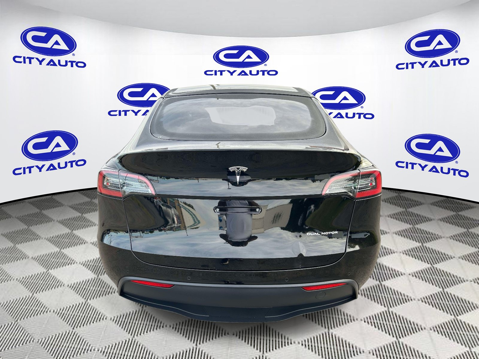 Used 2022 Tesla Model Y Long Range AWD/4WD image 5