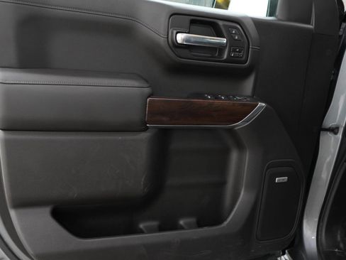 Used 2019 GMC Sierra 1500 SLT w/ SLT Premium Package AWD/4WD image 17