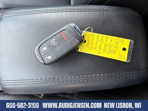 Used 2025 Jeep Compass Limited AWD/4WD image 27
