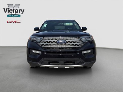 Used 2022 Ford Explorer Limited w/ Limited Technology Package image 3