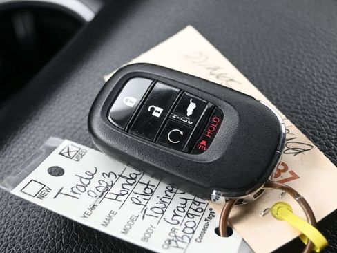 Used 2023 Honda Pilot Touring image 14