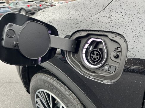 New 2026 Ford Escape SE w/ PHEV Premium Package FWD image 7