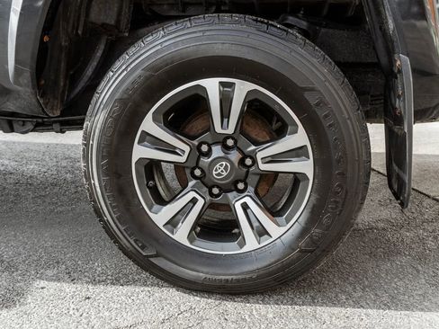 Used 2019 Toyota Tacoma TRD Sport image 30