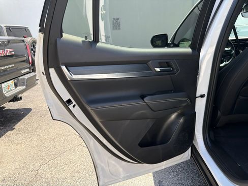 Used 2025 GMC Terrain Elevation w/ Elevation Premium Package AWD/4WD image 13
