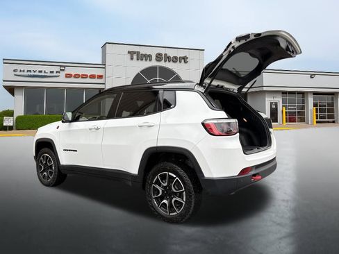 Used 2024 Jeep Compass Trailhawk AWD/4WD image 17