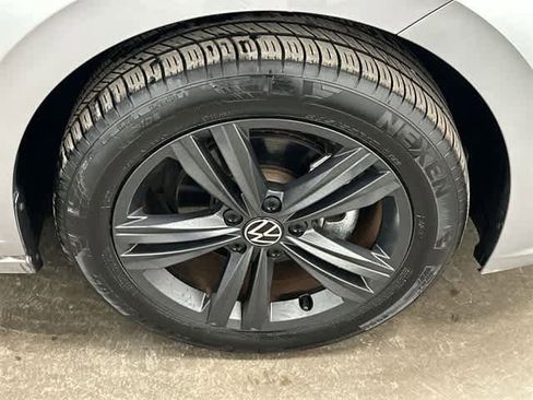 Certified 2023 Volkswagen Jetta SE w/ Panoramic Sunroof Package image 5